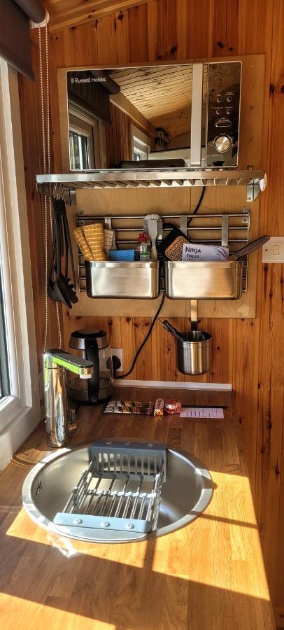 Small Cozy Shepherd Hut 20 By 7 Feet With Boxed In High Double Bed Balmacara Exteriér fotografie